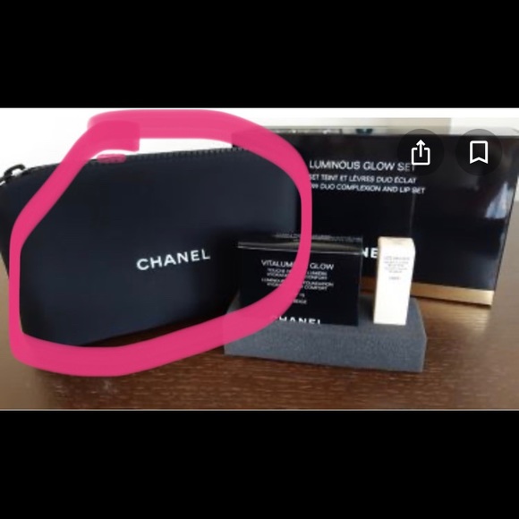 ⭐️Authentic Chanel Cosmetic bag/pouch - Picture 8 of 9